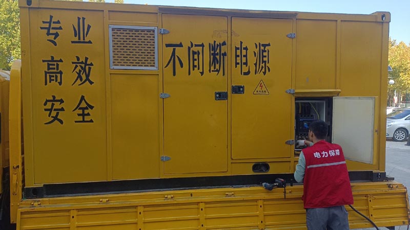 恩阳柴油发电机组和UPS电源配合使用时，如何避免切换过程中的电力中断？