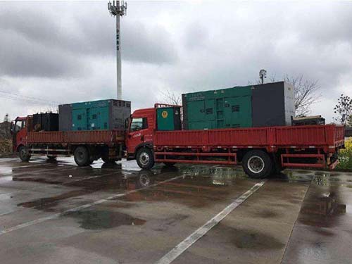 恩阳涂抹密封胶后，需要等待多长时间才能安装水冷式机油散热器密封件？